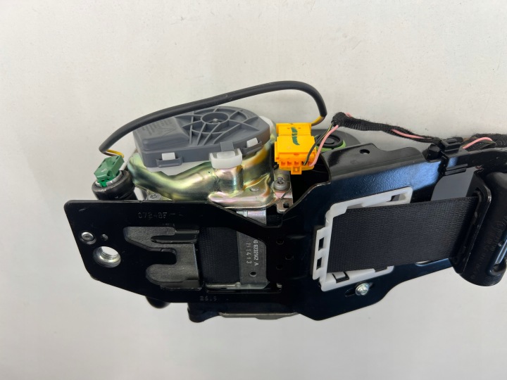 CEINTURE DE SÉCURITÉ DROIT AVANT MERCEDES C-KLASA W205 LIFT COUPÉ