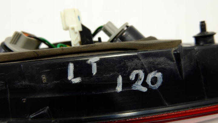 HYUNDAI I20 II PHARE DANS COUVERCLE DE COFFRE GAUCHE ARRIÈRE 92403C8000
