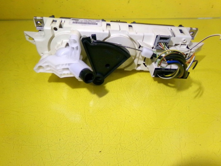 PANNEAU CONDUIT D'AIR CLIMATISATION FORD FOCUS 3M5T-19980-AD 69607320 NR1028