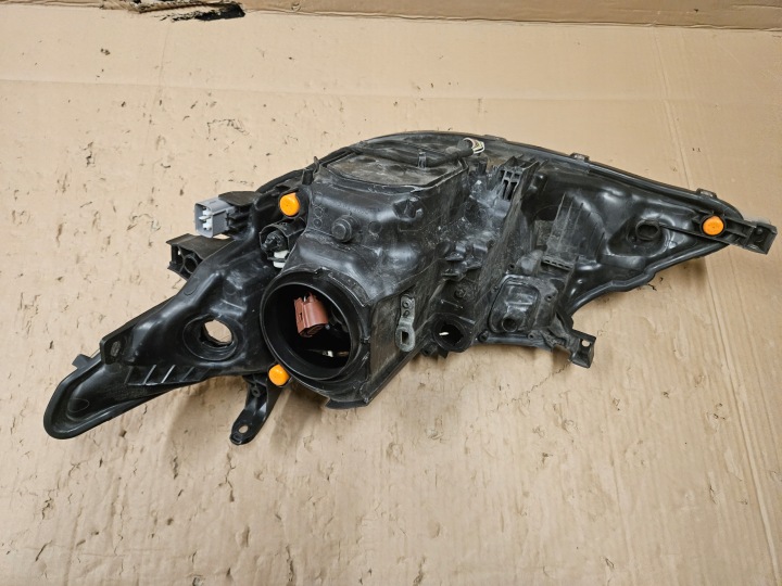 TOYOTA AURIS II E18 PHARE AVANT DROITE AVANT 81110-02E21 2012-2015