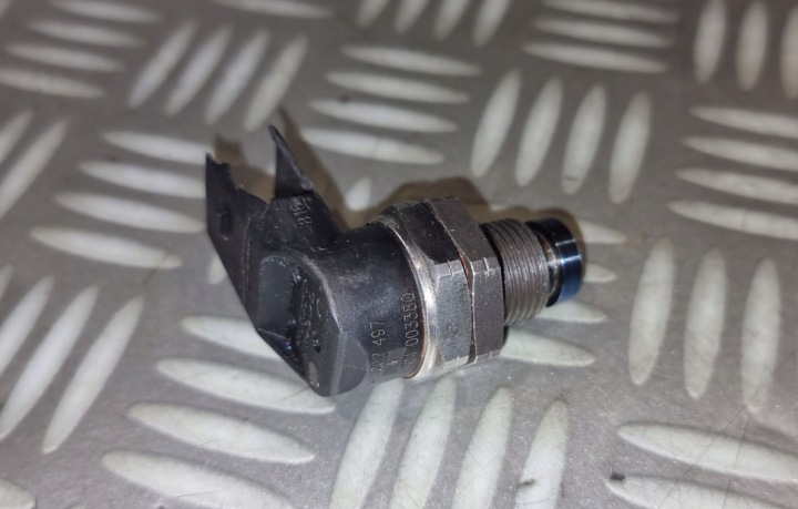 BMW E60 E87 E90 2.0 3.0 D CAPTEUR PRESSION CARBURANTS 7787167 0281002497 08R