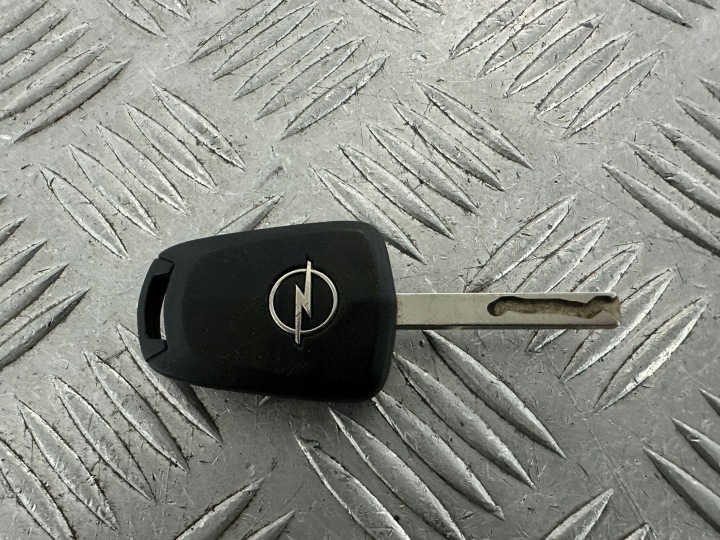 OPEL CORSA D CLÉ 13188280
