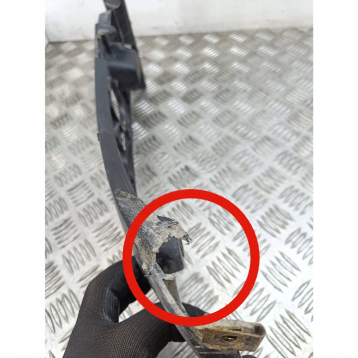 CITROEN C4 I PICASSO 2007 POIGNÉE FIXATION PARE-CHOCS ARRIÈRE