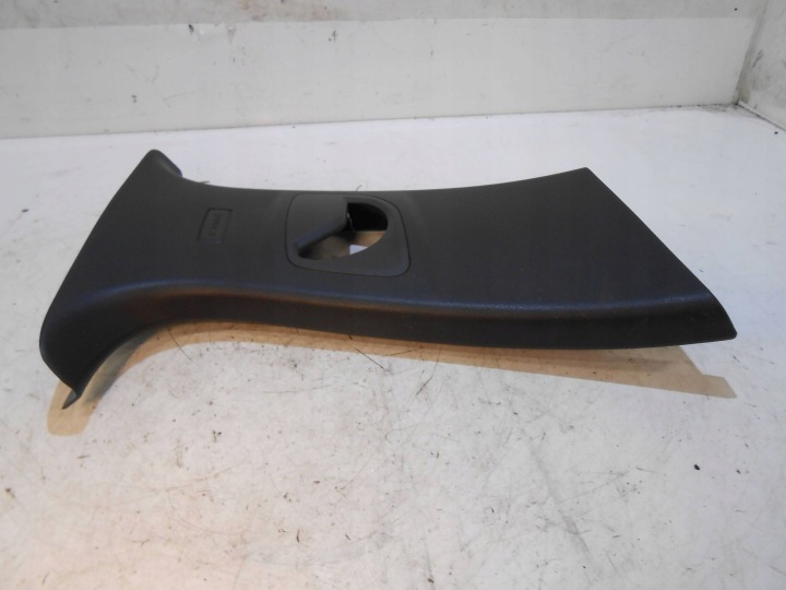 PEUGEOT 308 T9 PROTECTION MONTANTS CENTRAL SUPÉRIEURE BRODERIE GARNITURE DROITE