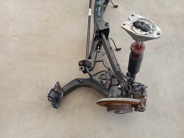 BMW F40 X1 F48 2 PIÈCES F39 SUSPENSION POUTRE AMORTISSEURS ARRIÈRE ARRIÈRE 6851560