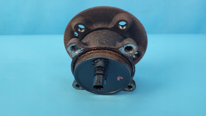 MERCEDES W177 A180 2.0 CDI MOYEU ROULEMENT ROUES GAUCHE ARRIÈRE A2473560200