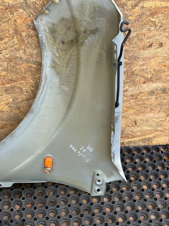 FORD FIESTA MK6 62 CODE LAK. AILE AVANT AVANT DROIT