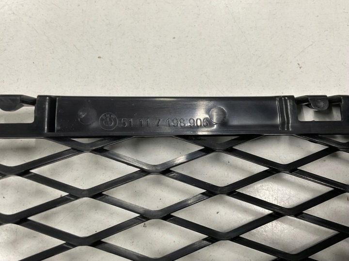 GRILLE CENTRALE PARE-CHOCS AVANT BMW 3 E90/E91 LIFT LCI 1016.