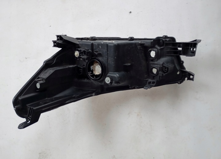PHARE AVANT DROITE TOYOTA HILUX VIII 8 15-20