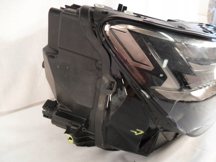 PROJECTEUR AVANT CÔTÉ DROITE AUDI Q4 SPORTBACK E-TRON 89A941036