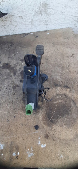 PÉDALE ADHÉRENCE DACIA SANDERO II 465039034R