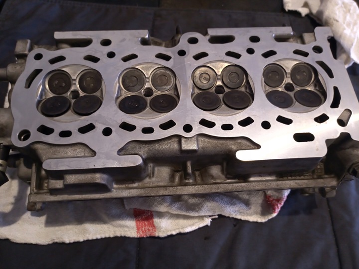 CYLINDER HEAD AVENSIS COROLLA RAV 4 MR II 1.8 16V 1ZZ-FE 