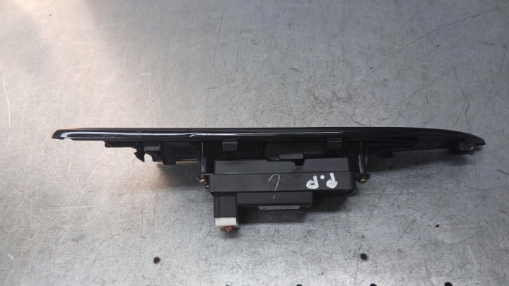 COMMUTATEUR DROIT AVANT MAZDA 3 I BK 2.0B 03-09R 03123100BP4K 66370