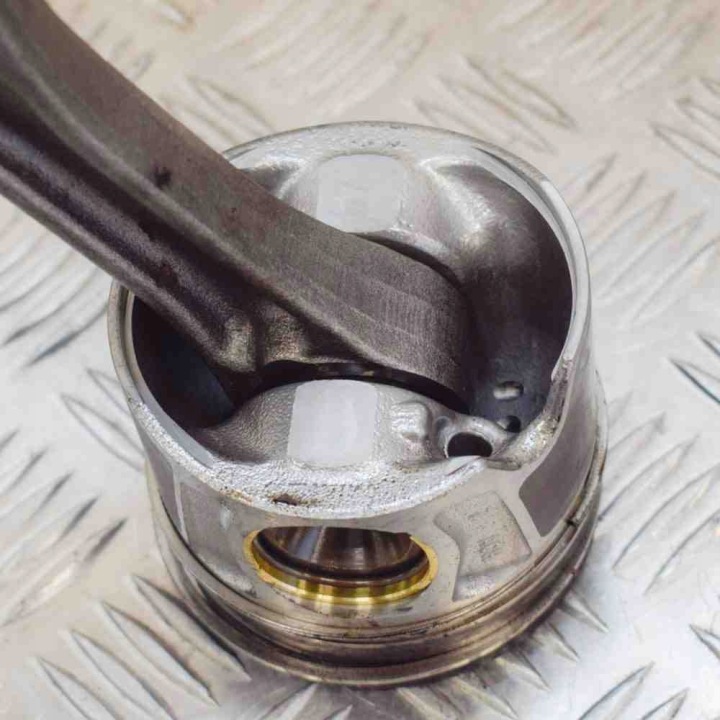 PISTON PORSCHE CAYENNE (92A) 057198401E 057107065CG 4001095 4.2L 283KW 2014