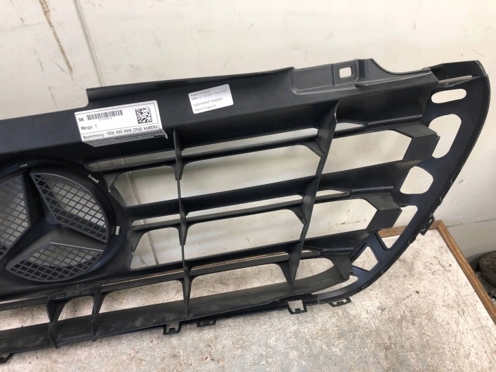 GRILLE CALANDRE MERCEDES W910 A9108852800