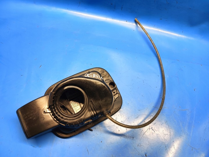 CLAPET GOULOTTE DE REMPLISSAGE CARBURANTS SKODA OCTAVIA III 12-20R. HAYON BERLINE LA7W