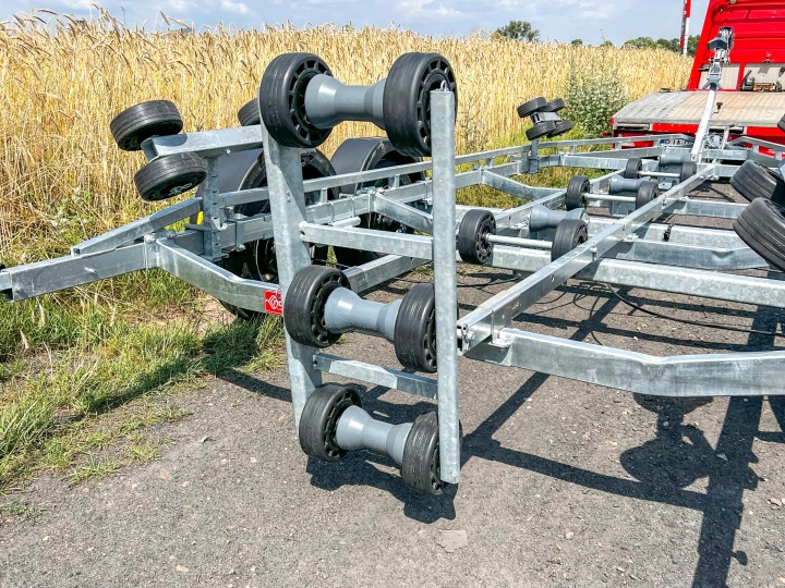 REMORQUE VERS LODZI JACHTU 2T LORRIES PP20 NOWIM PODLODZIOWA SOUS LODKE 7,2M