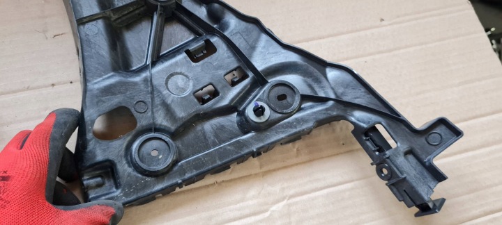 S3 8Y A3 LIFT GLISSIÈRE POIGNÉE FIXATION PARE-CHOCS GAUCHE ARRIÈRE 8V4807377