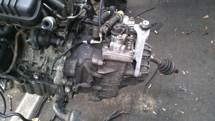 VOLVO V50 S40 2,4 ESSENCE T5 TURBO DEMI-ARBRE GAUCHE DROITE