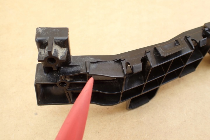 SUZUKI VITARA II 15- GLISSIÈRE FIXATION PARE-CHOCS AVANT DROIT 7173154P0 OE