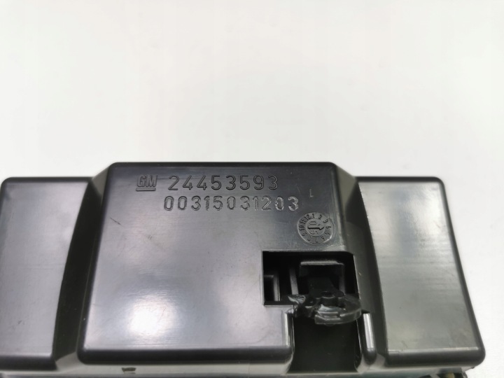 CENDRIER OPEL VECTRA-C 2002 2008) OE 1430020 24453593 24460826