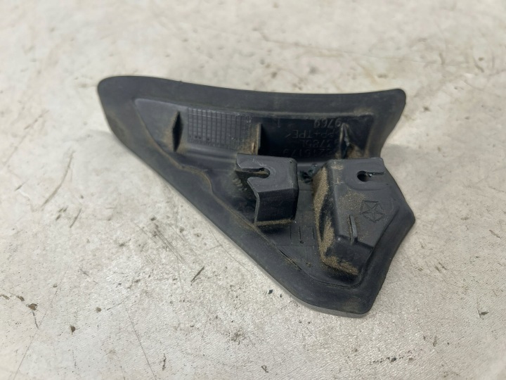 FINITION GARDE-BOUE GAUCHE CÔTÉ DODGE CHARGER 68216179AB