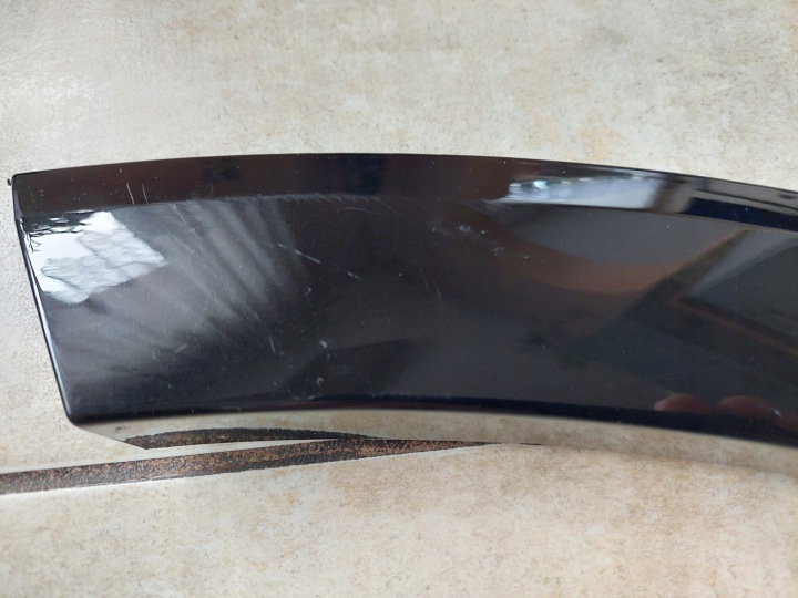 MOULURE GARDE-BOUE GAUCHE AVANT AUDI Q4 E-TRON 89A