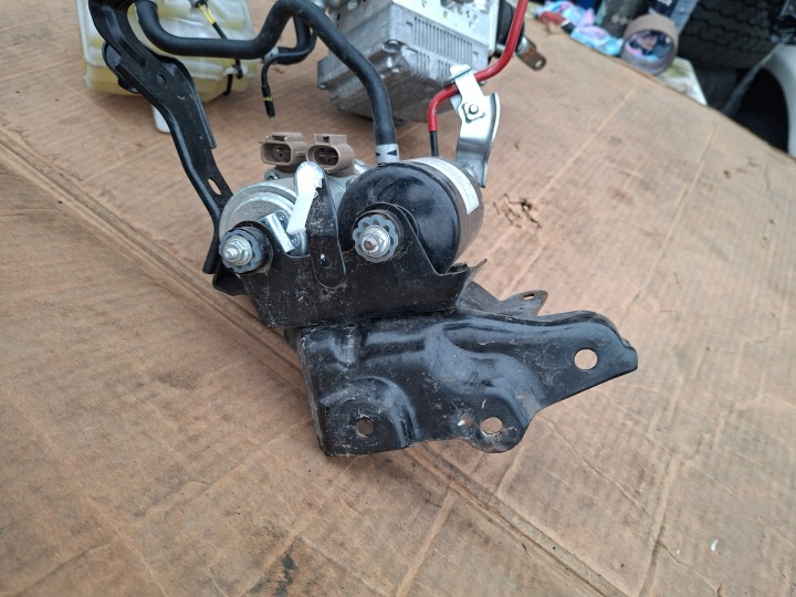 POMPE DE FREIN ABS TOYOTA AURIS PRIUS 47070-12010