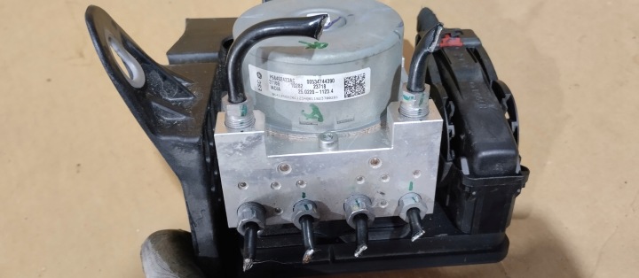 POMPE DE FREIN ABS JEEP COMPASS II 2.0 MTJ 22R P68402423AC