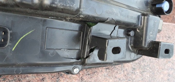 TOYOTA YARIS CROSS PHARES ANTIBROUILLARD PHARE VERS CONDUITE DIURNE FJD LED CLIGNOTANT GAUCHE