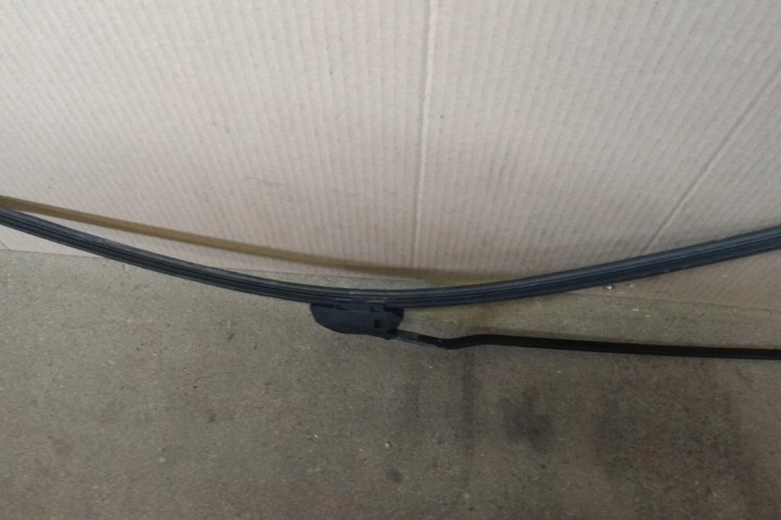 ESSUIE-GLACES AVANT FORD YC1517526BA 2.2L DIESEL 2007