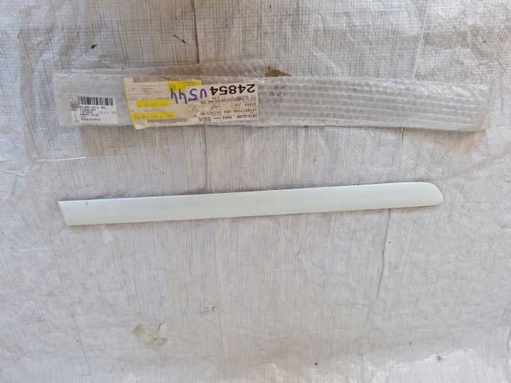 VW GOLF V MOULURE PORTES DROIT ARRIÈRE ARRIÈRE 1K4853754