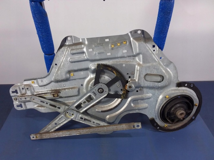 KIA CERATO ÉLÉVATEUR AVANT DROIT 824802F020