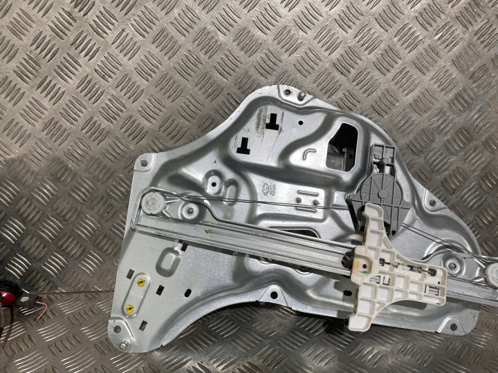 HYUNDAI IX35 ÉLÉVATEUR VITRES ARRIÈRE DROIT 83470-2Y010