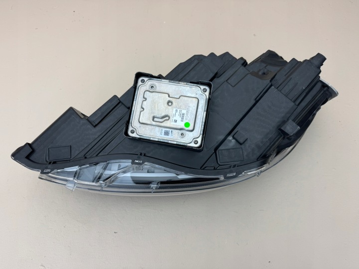 FORD KUGA 3 III 19-24R PHARE LED DROITE AVANT LV4B-13E016