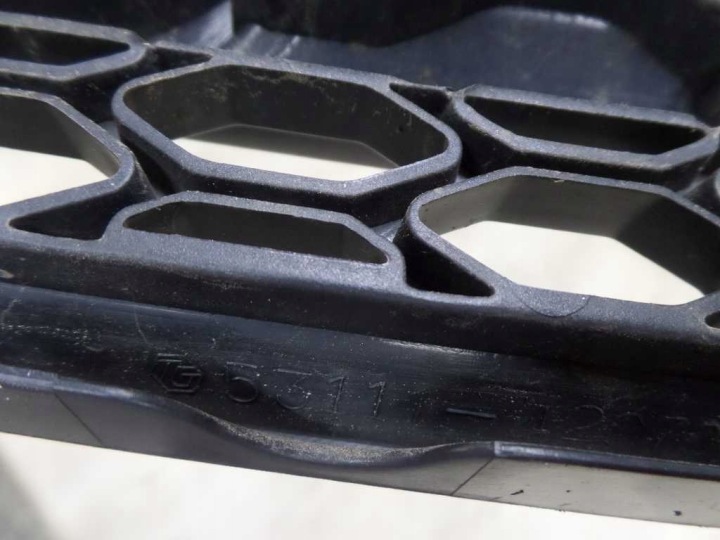 TOYOTA RAV4 II 00-05 CALANDRE RADIATEUR 53111-42130