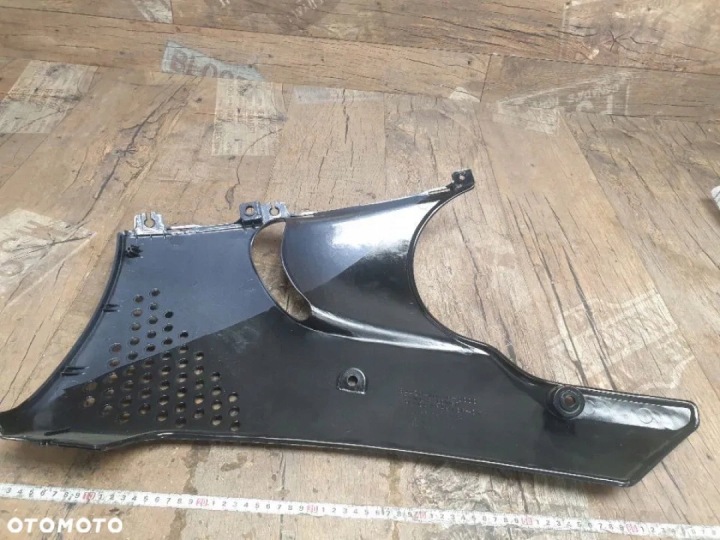PRISE DÉFLECTEUR D'AIR INFÉRIEURE DROITE HONDA CBR 900 RR SC28