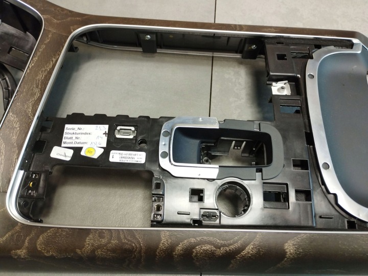 AUDI A8 D4 4H PROTECTION TUNNELS CONSOLE CENTRALE 4H1864348