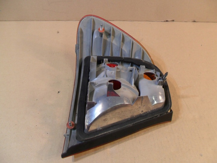 BMW 3 E46 BERLINE PHARE DROITE ARRIÈRE ARRIÈRE 8364922
