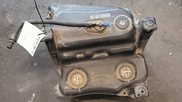 RÉSERVOIR ADBLUE 3Q0131877D SKODA SUPERB III