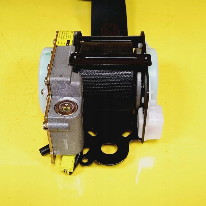 CEINTURE DE SÉCURITÉ DROIT AVANT TOYOTA YARIS 5D 732100D032 NR809