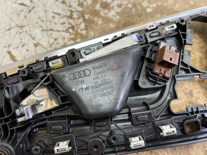 POIGNÉE INTÉRIEURE AUDI OE 4M0 837 020 B