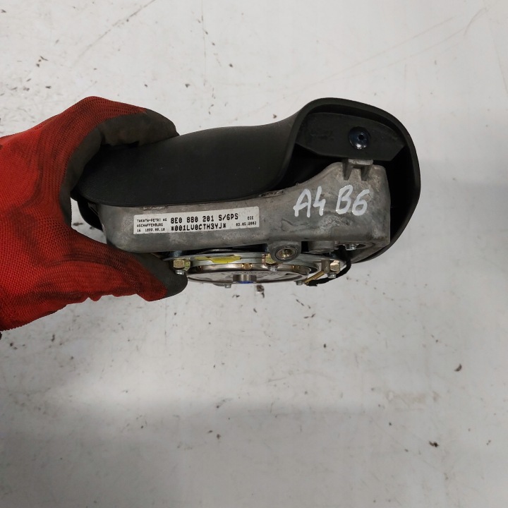 AUDI A4 B6 COUSSIN AIRBAG CONDUCTEUR 8E0880201S