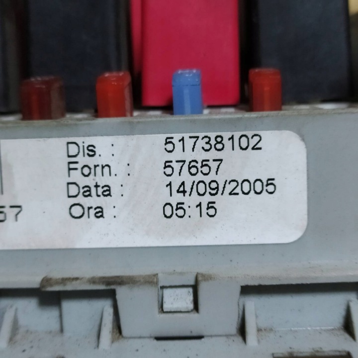 BOÎTE FUSIBLES FIAT CROMA II 51738102