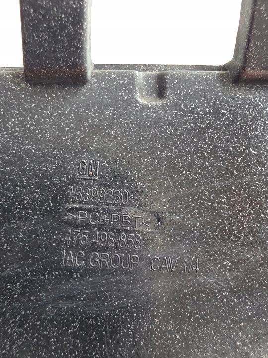 OPEL CORSA E 14- BOUCHON DANS PARE-CHOCS AVANT AVANT 13399230