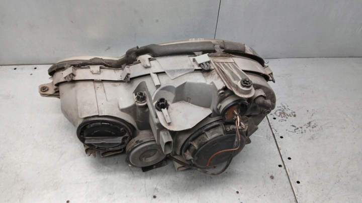 PROJECTEUR DROIT MERCEDES ESSENCE C-KLASA W203 01R 2.0K
