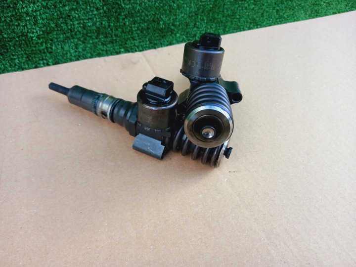 VW TOURAN I 03-06 2.0 TDI AZV 136 KM POMPE À INJECTION ORIGINAL 03G130073B