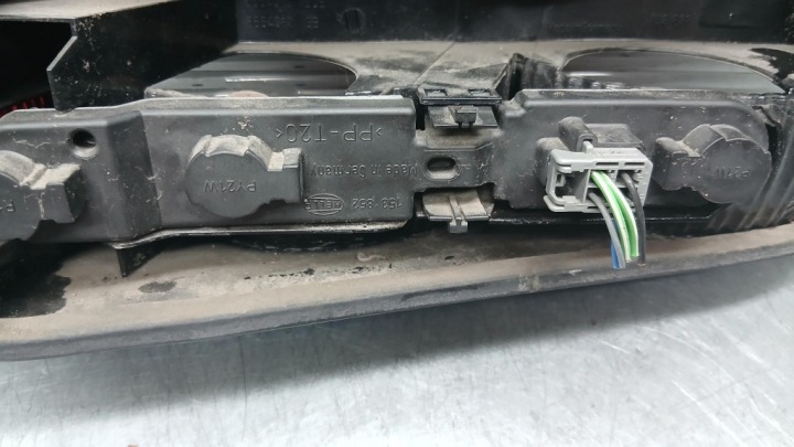 PHARE DROITE ARRIÈRE VOLVO S60 I 2.4D5 03R 8664080