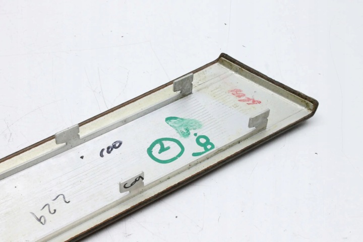 MOULURE DÉCORATIVE FLANC ARRIÈRE DROITS PORTES LAND ROVER