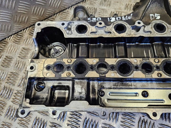 VOLVO S80 2002 COUVERCLE DE SOUPAPES